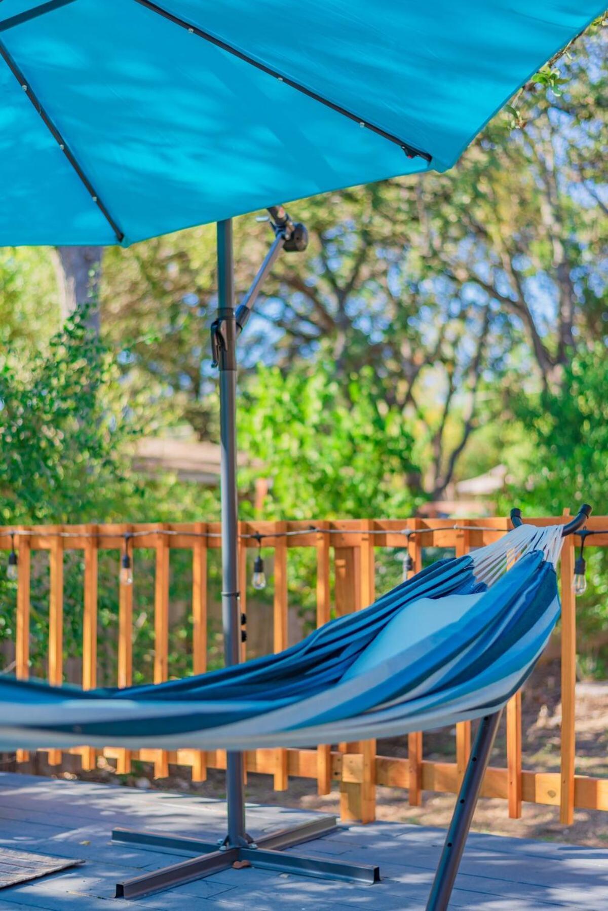 Texas Vacation Home, Game & Pool By Sixflags Hébergement de vacances *